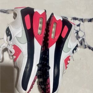 Nike Air Max Sneakers in White, pink and black